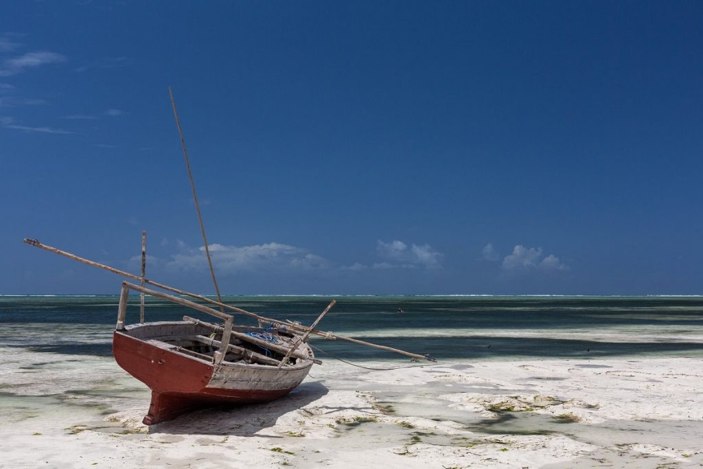 Séjour Zanzibar Hotel Kappa Club Waridi Beach Resort _ Spa Bateau sur la plage