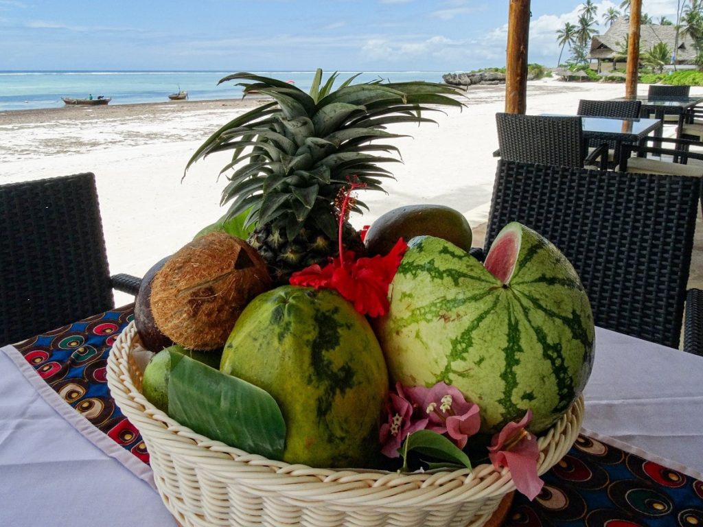 Séjour Zanzibar Hotel Kappa Club Waridi Beach Resort _ Spa plateau de fruits plage