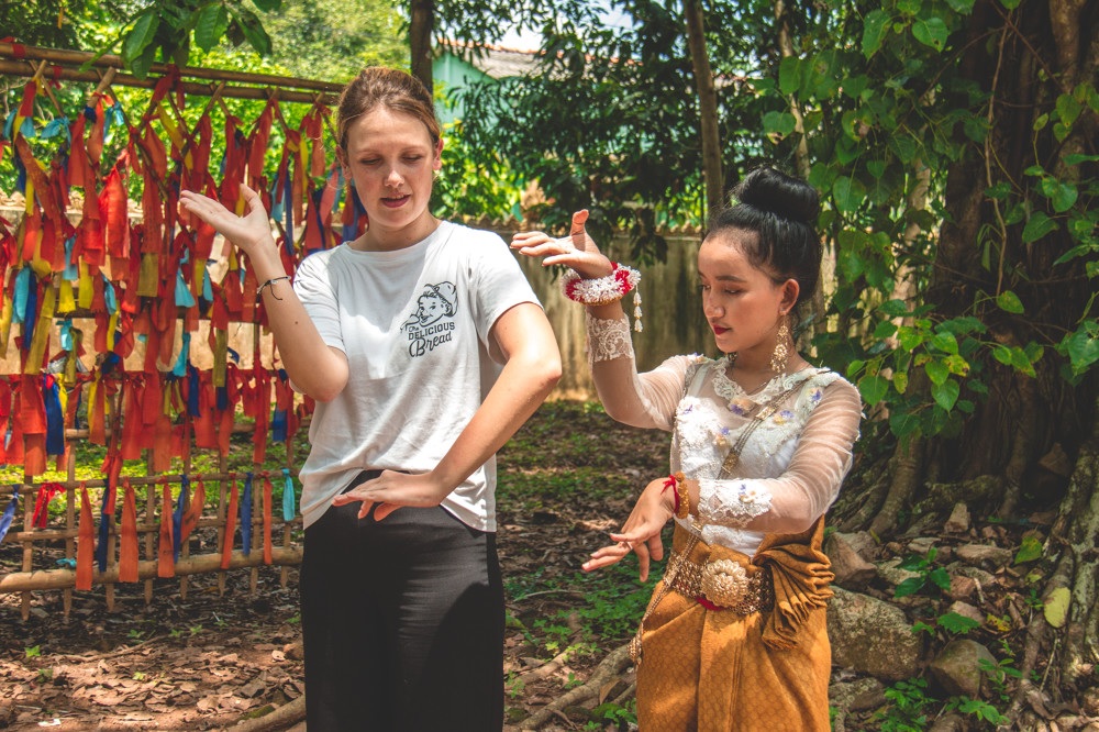 Expérience 16 Démonstration et cours de danse chez les Khmer