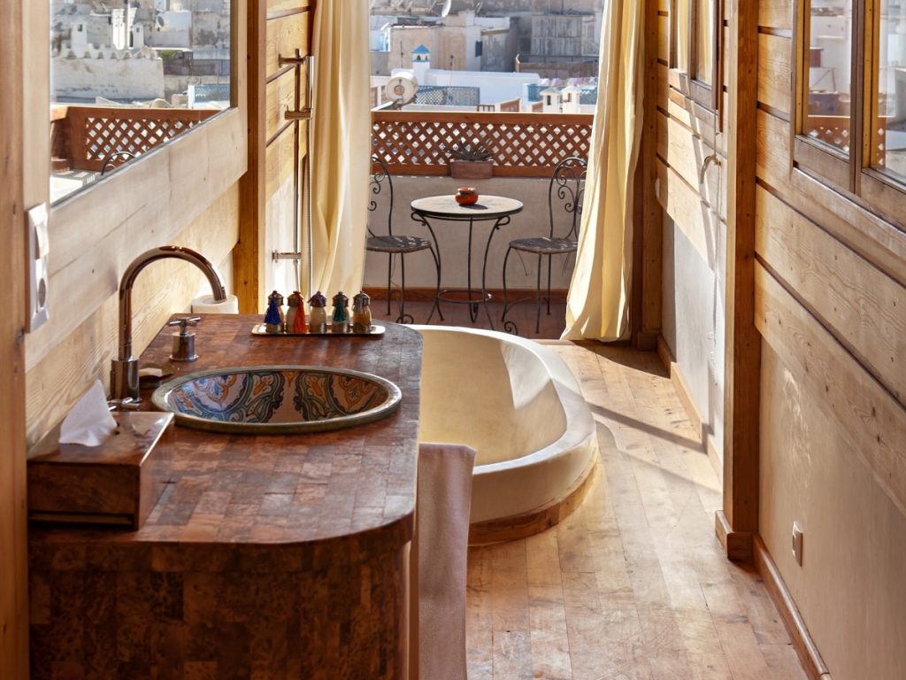Séjour Essaouira Riad Chbanate Suite panoramique salle de bain