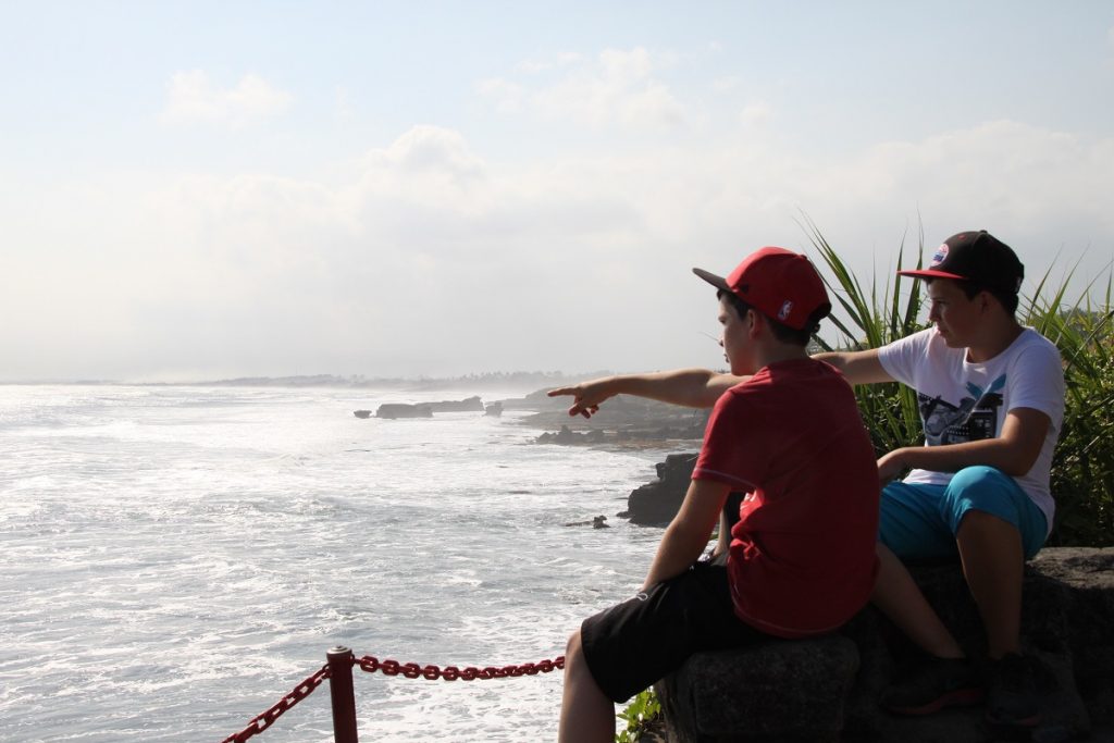 Voyage en famille à Bali Tanah Lot enfants – Slow Trotteurs